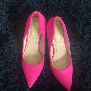 Pointed pumps